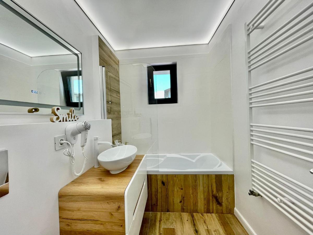 Residence Odaile #1 Otopeni Esterno foto